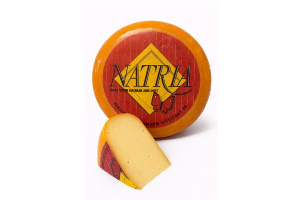 Low-salt cheese natural